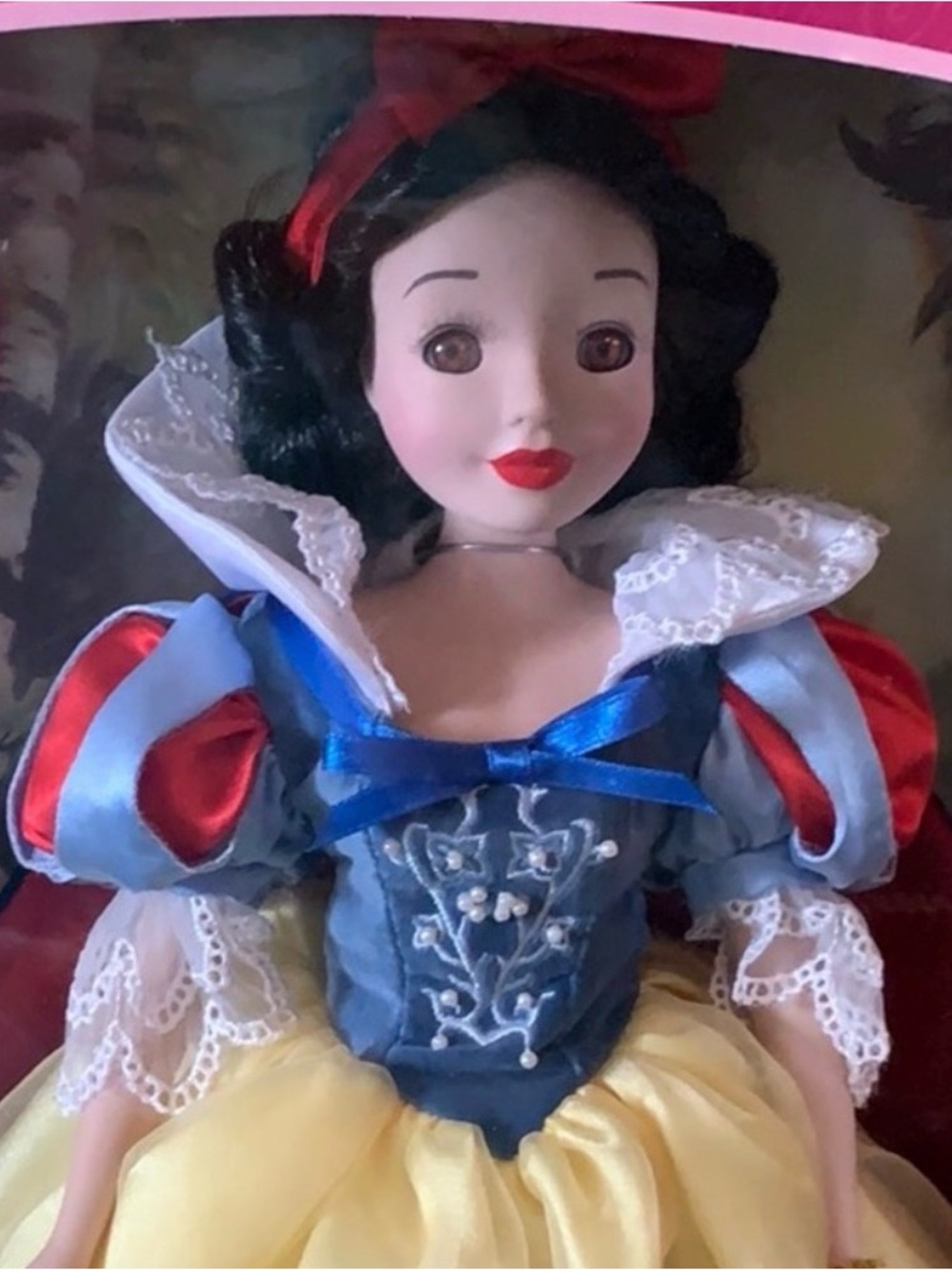 Vintage Disney Snow White porcelain keepsake doll brass key inc new in box
